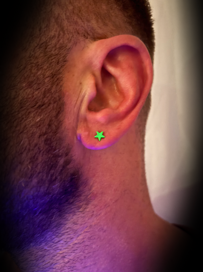 Clous d'oreilles étoile néon (3 couleurs)